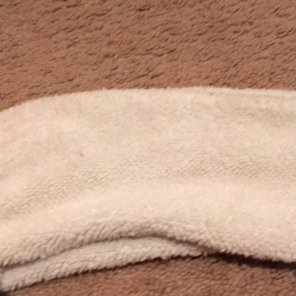 a scarf - Picture 2 of 2